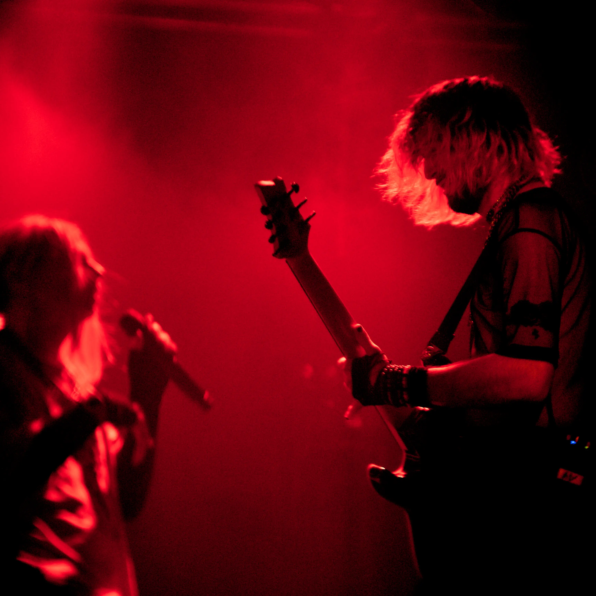 Adlib face à Théa, lumière rouge